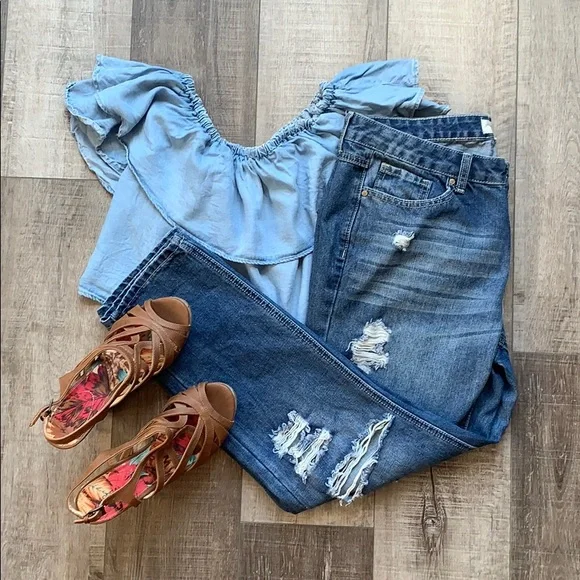 DISTRESSED JEANS - Picture 1 of 8